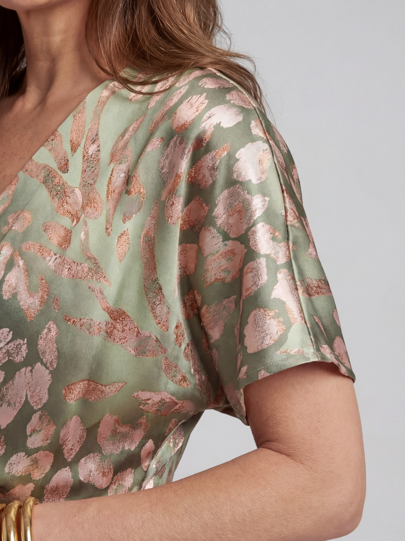 Coralie | Vestido Midi con Estampado Abstracto, Escote en V y Cintura Cruzada