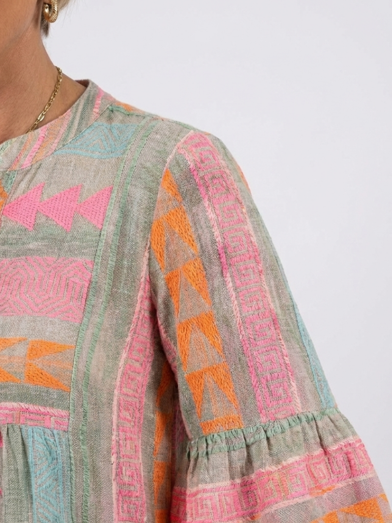 Maelle | Vestido hasta la Rodilla por Niveles con Estampado Geométrico y Escote en V