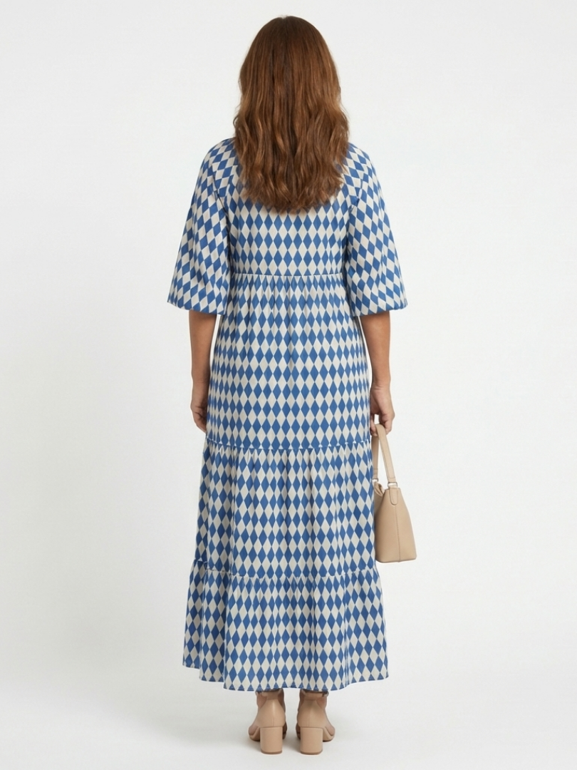 Elodie | Vestido Midi por Niveles con Estampado de Rombos
