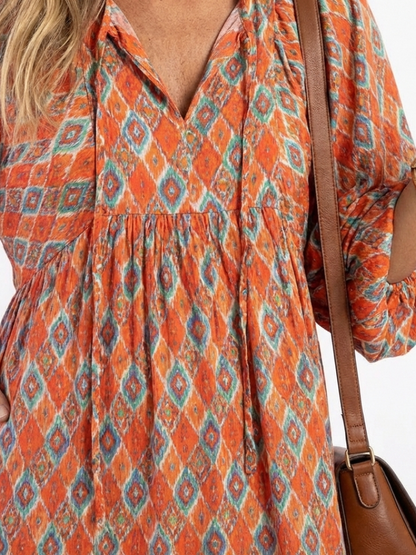 Amara | Vestido Midi con Escote en V y Estampado Geométrico por Niveles