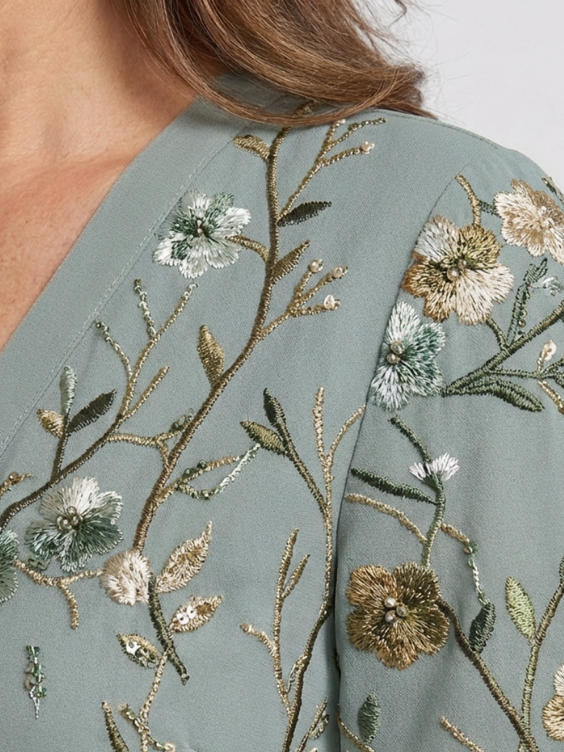Evadne | Vestido Maxi Floral con Escote en V y Manga Corta
